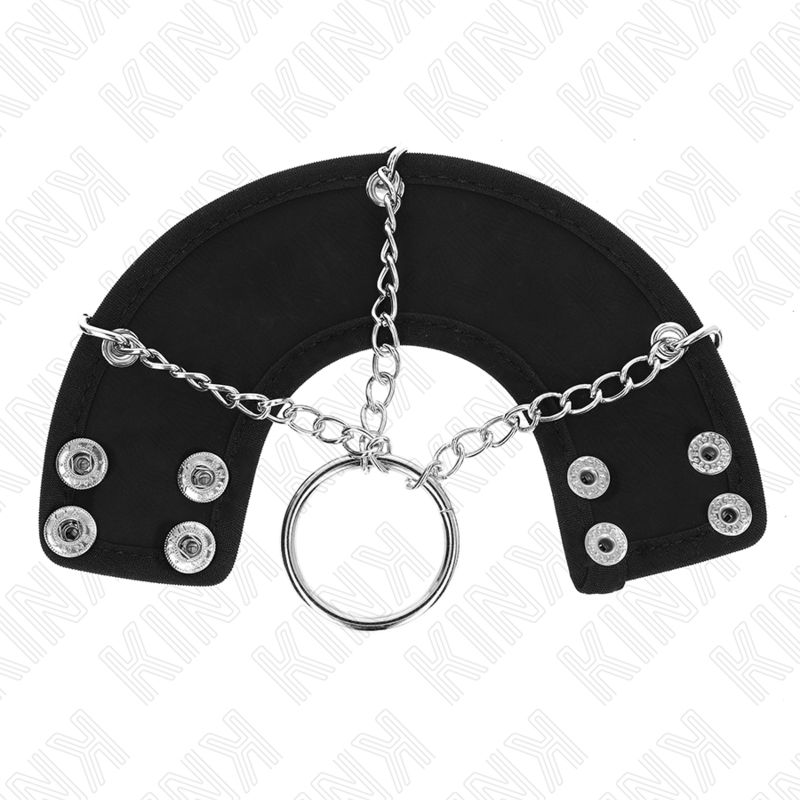 Schwarzer Penisring mit silberner Kette und Ring. Mit Druckknöpfen befestigt.
