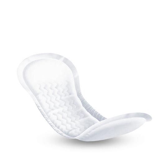 Weiße Inkontinenzeinlage, gewölbte Form. Oberseite mit Musterung. Produkt ohne Verpackung, freigestellt.