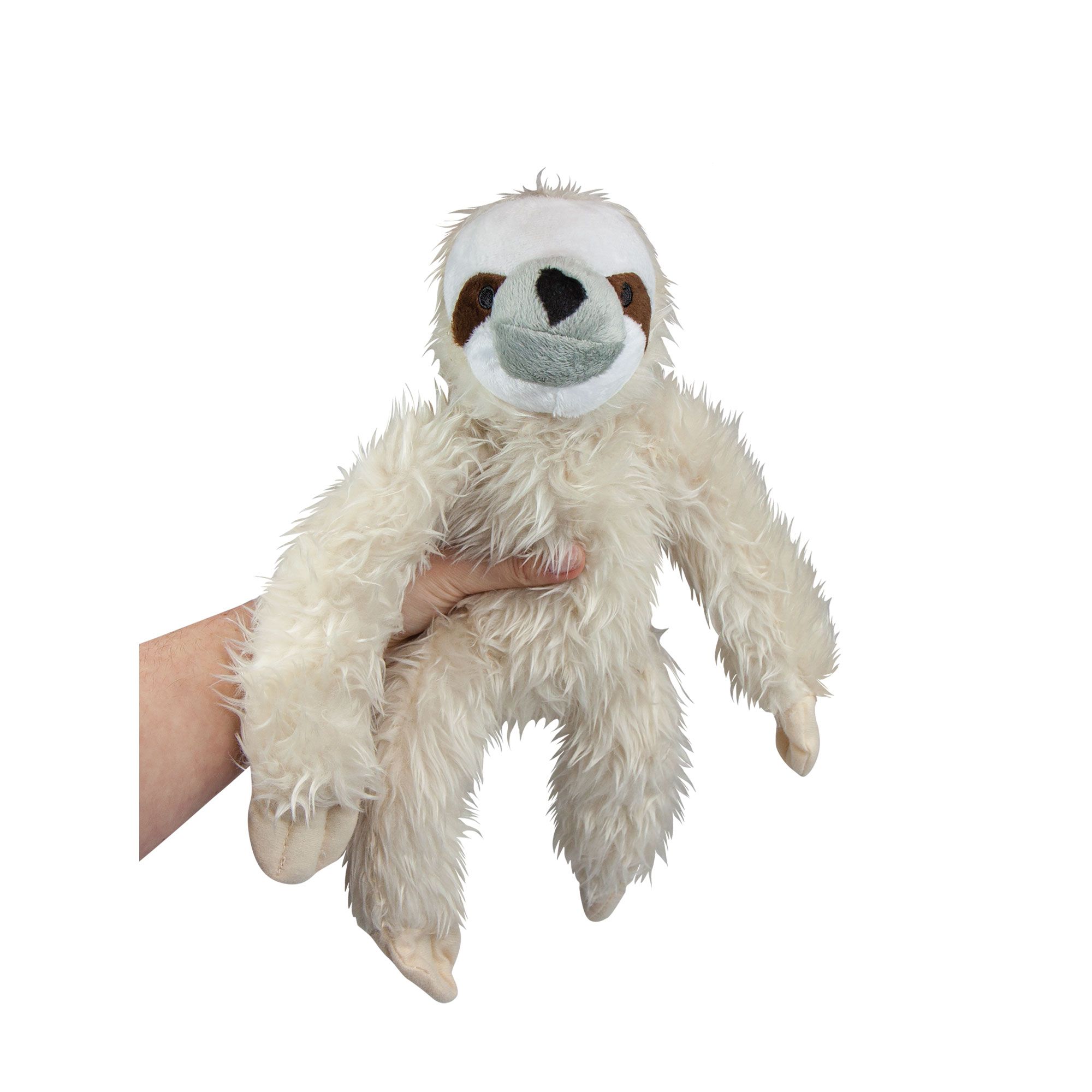 Weißes Faultier-Spielzeug aus Plüsch, gehalten von einer Hand. Das Faultier hat braune Augen und einen grünen Mund.