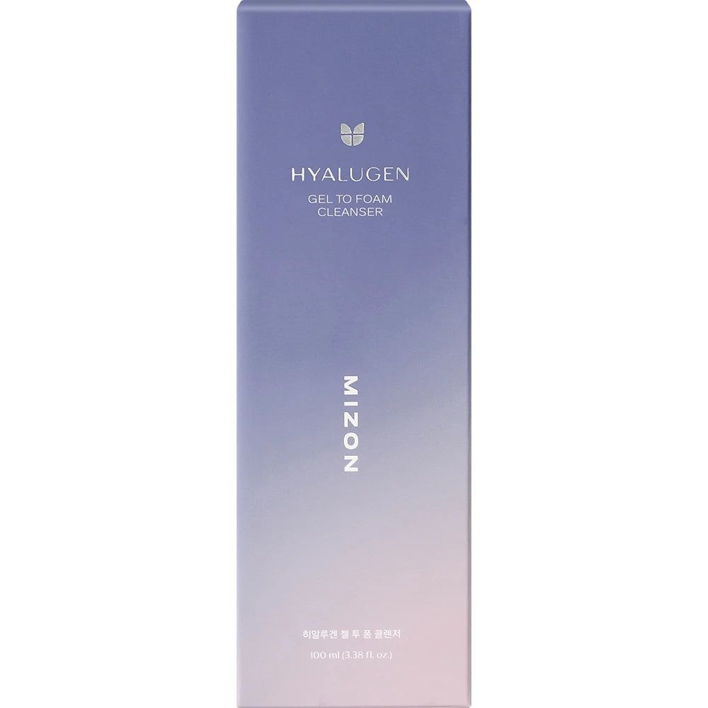 Verpackung in lila-blauem Farbverlauf. Aufschrift HYALUGEN, GEL TO FOAM CLEANSER, MIZON. Produktname und Volumen.