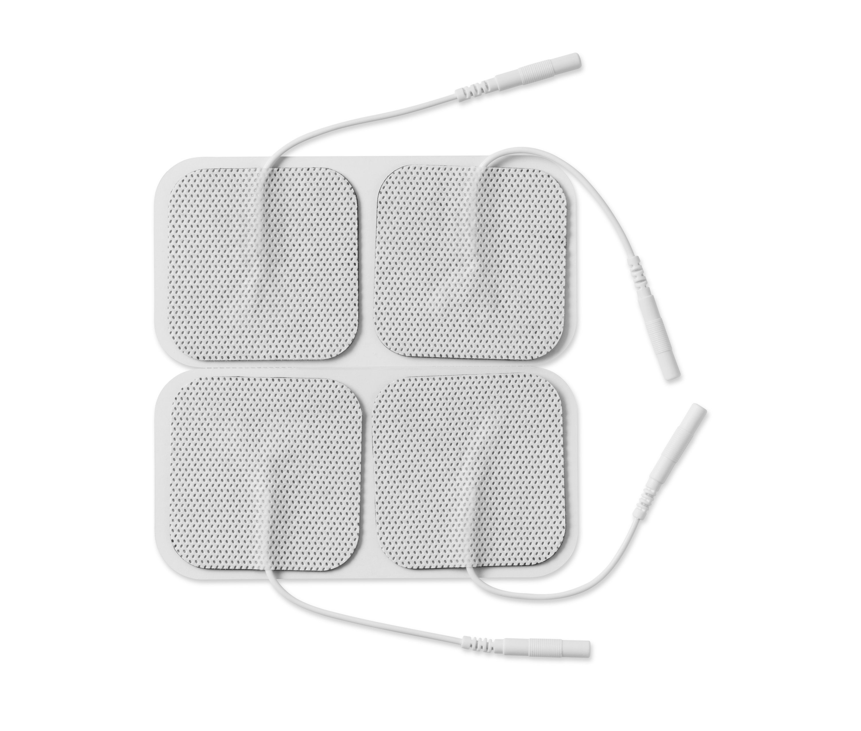 Vier quadratische Ersatzpads mit Kabeln und Steckern. Auf Trägerplatte angeordnet.