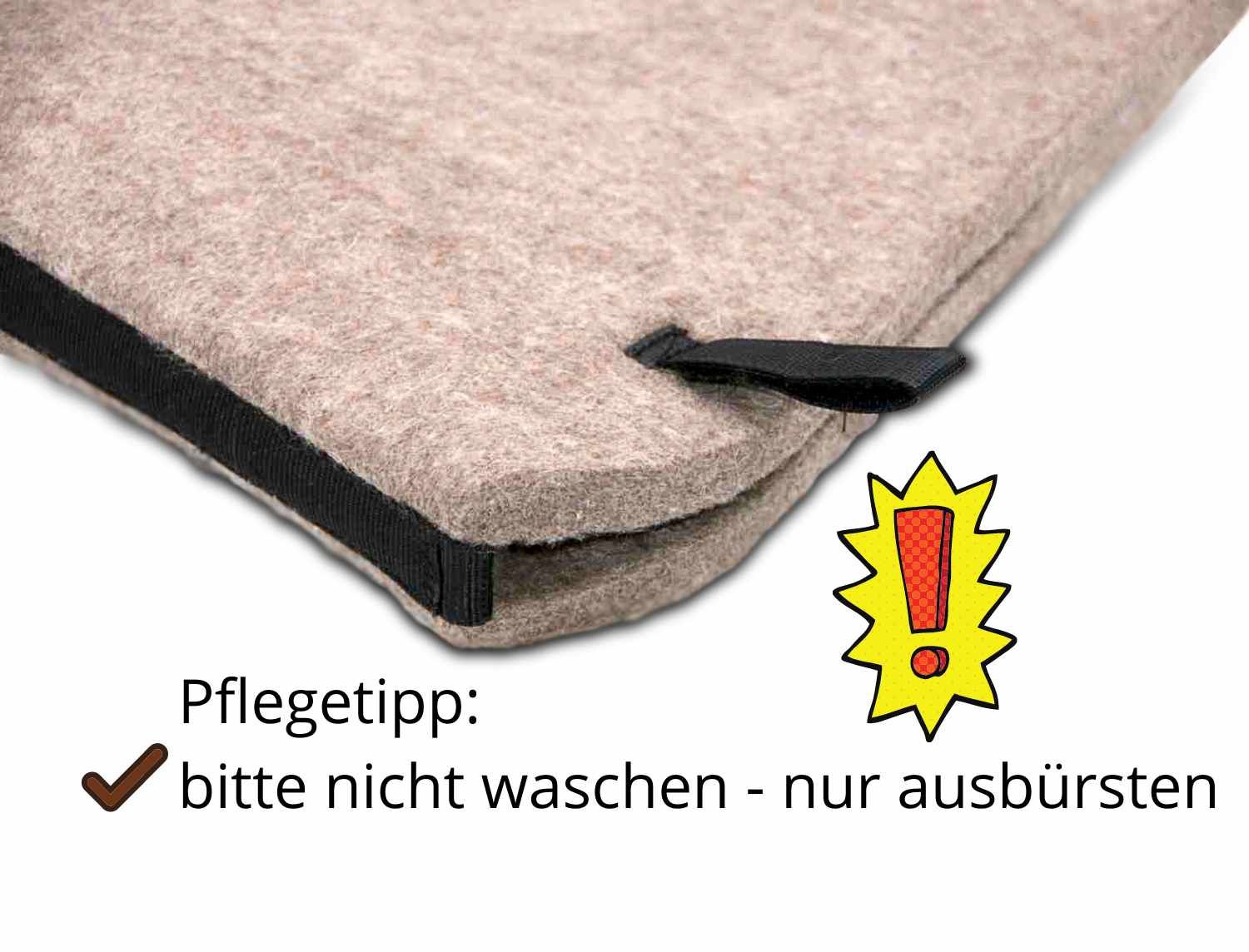 Satteldecke. Pflegehinweis: Nicht waschen, nur ausbürsten. Schwarze Einfassung und Riemen.