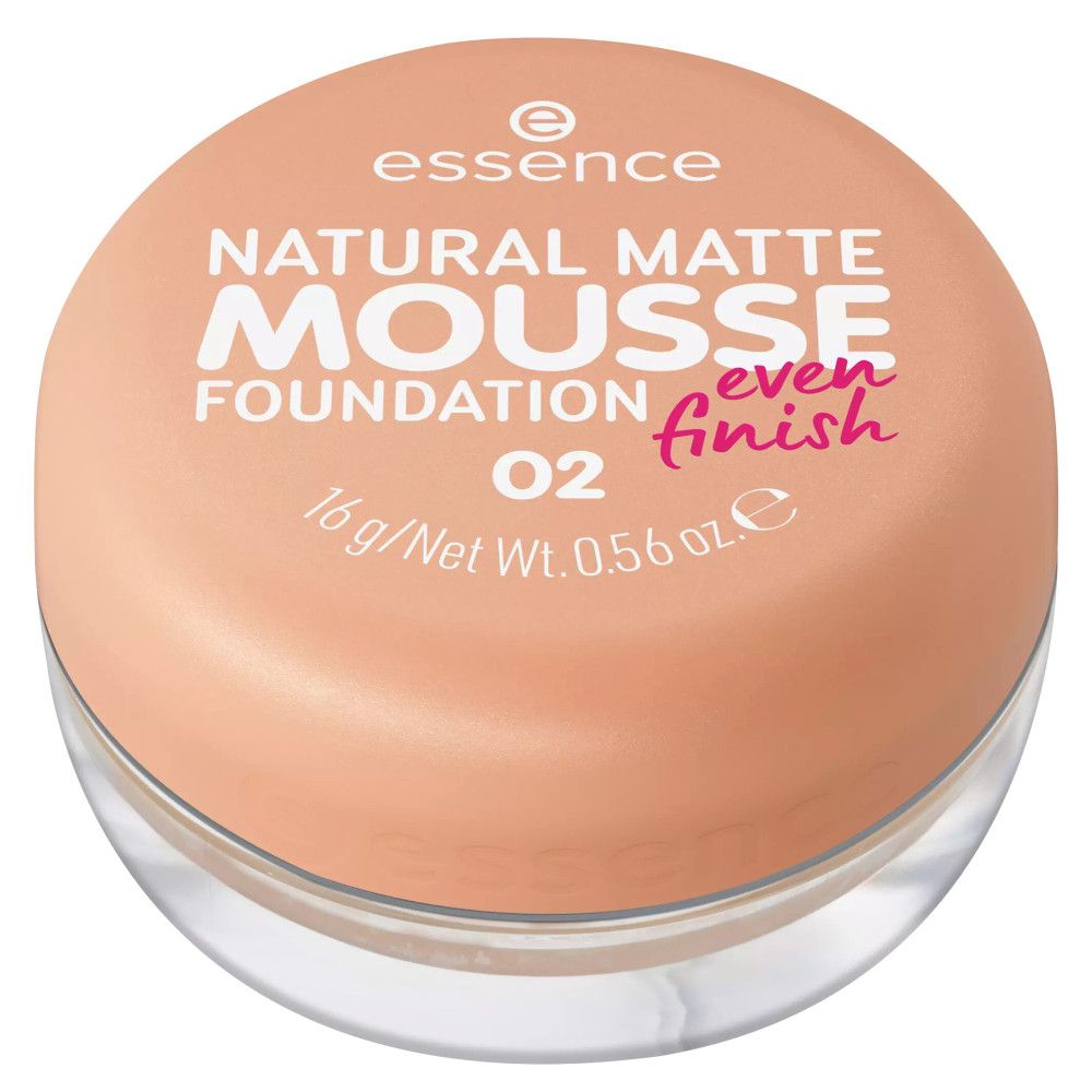 Geschlossener, runder Foundation-Behälter. Beige Deckel mit Schriftzug: Essence, Natural Matte Mousse Foundation, 02, even finish.