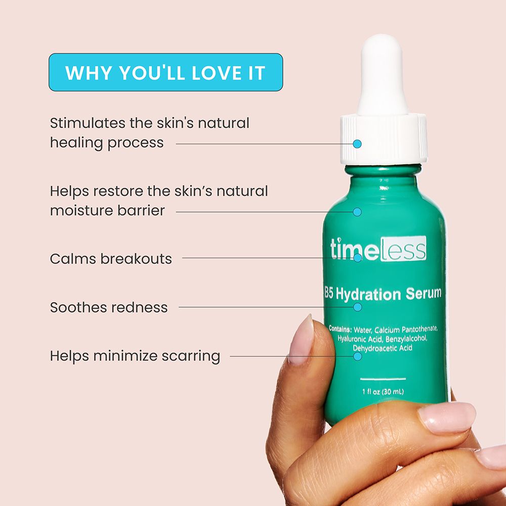 Hand hält grüne Flasche. Aufschrift: TIMELESS, B5 Hydration Serum. Text: Warum Sie es lieben werden.