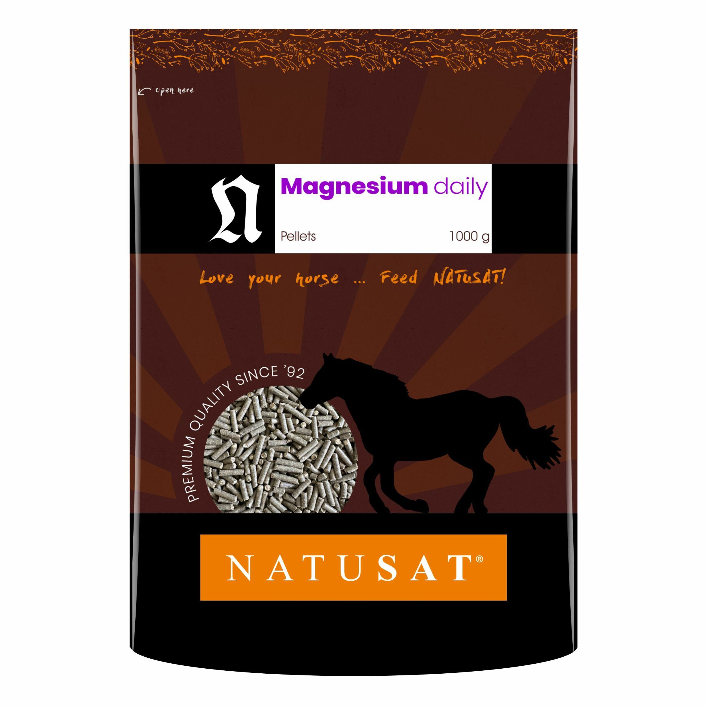 Verpackung mit Produktaufdruck. Text: Magnesium daily Pellets. Abbildung eines Pferdes. Text: NATUSAT. Text: Love your horse... Feed NATUSAT!