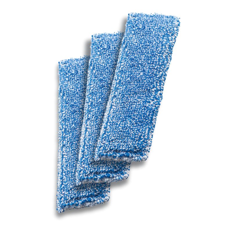 Drei blaue Mikrofaserpads für Fliesen. Rechteckige Form mit weißem Rand. Auf weißem Hintergrund.