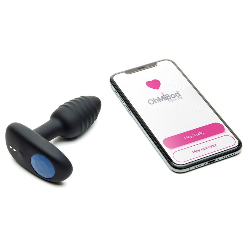 Schwarzer Vibrationsplug mit gerippter Spitze, daneben ein Smartphone mit Fernsteuerungs-App.