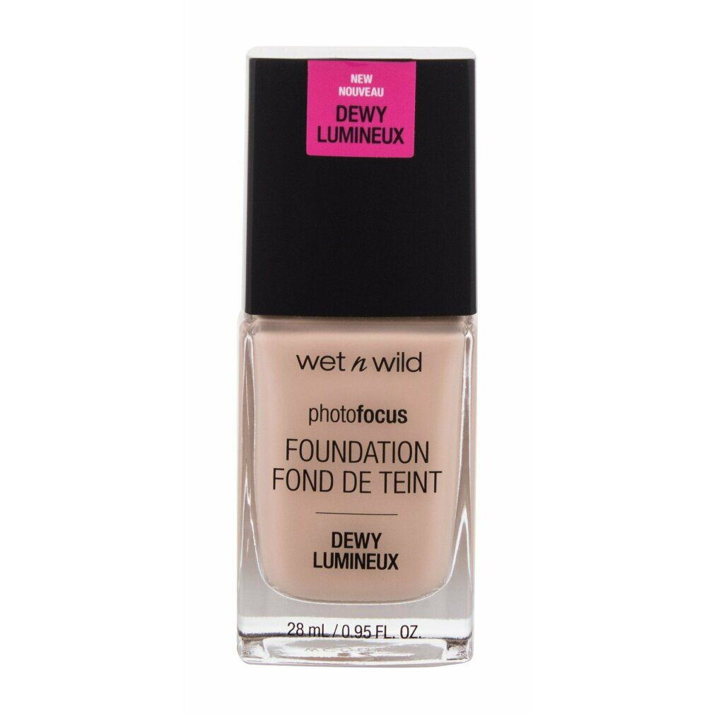 Wet n Wild Photo Focus Foundation. Rechteckige Glasflasche mit hellbeiger Flüssigkeit. Schwarzer Deckel. Produktname, Farbton und Volumen.