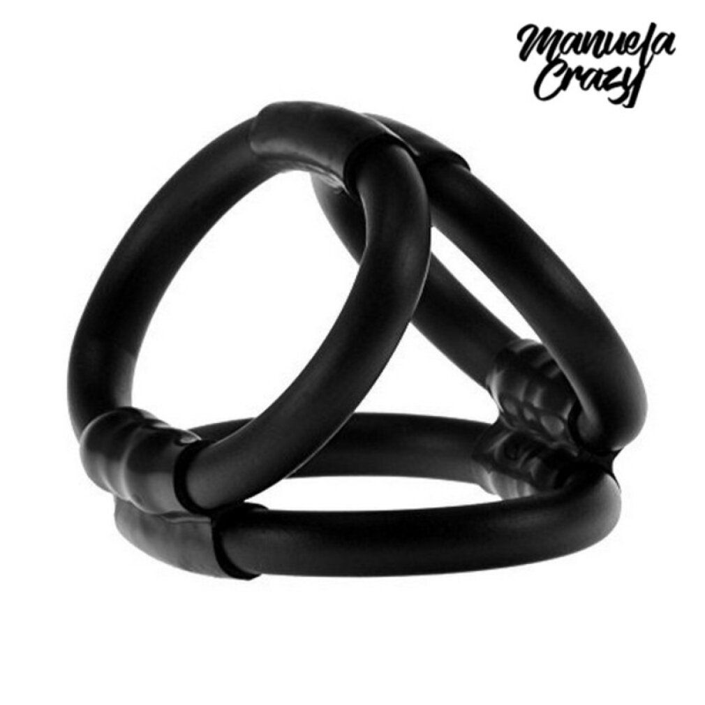 Schwarzer Tri Ring Cock Cage. Drei Ringe verbunden. Logo 'Manuela Crazy'.
