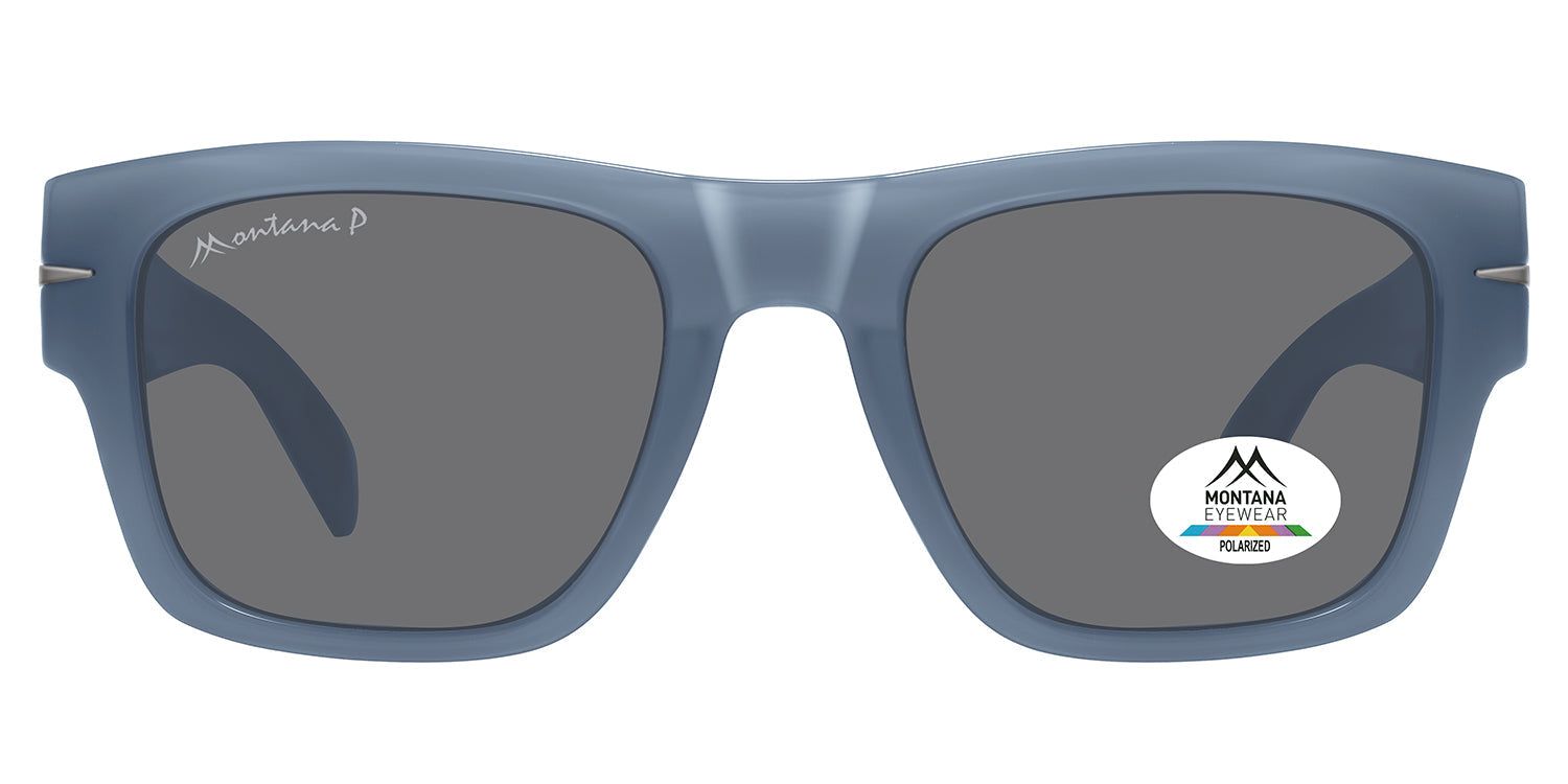 Blaue Sonnenbrille mit rechteckigen Gläsern. Auf einem Glas ist ein Aufkleber mit Logo und der Aufschrift 'Polarized' zu sehen.