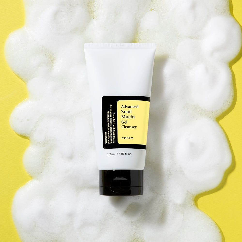 Weiße Tube mit schwarzem Deckel, enthält COSRX Advanced Snail Mucin Gel Cleanser. 150 ml.