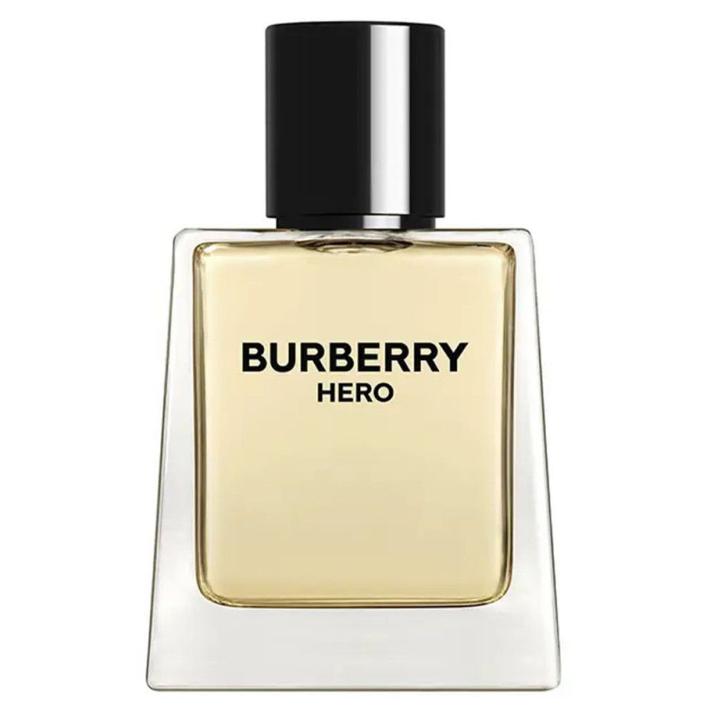 Burberry Hero Eau de Toilette Spray. Eckige Flasche mit schwarzem Verschluss. Produktname auf der Vorderseite.