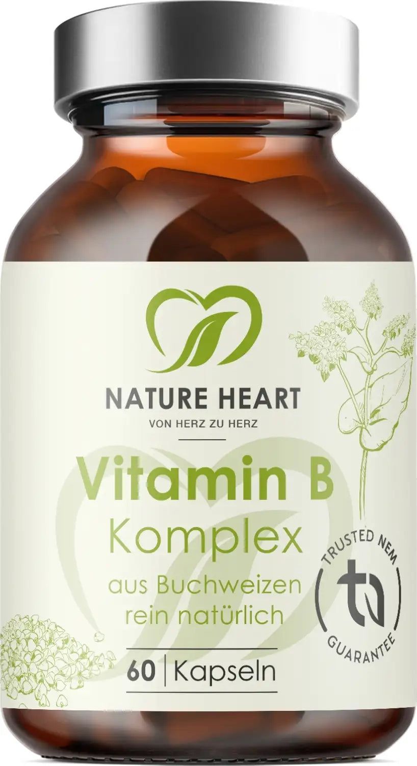 Braune Glasflasche mit Vitamin B Komplex Kapseln. Aufschrift: Nature Heart, Vitamin B Komplex, 60 Kapseln. Siegel: Trusted NEM Guarantee.