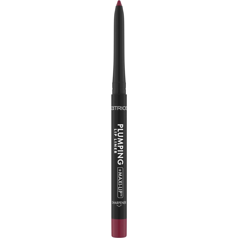 Lippenstift-Stift in Burgunderrot. Text: PLUMPING + MAXI LIP. Marke: CATRICE. Schwarzer Stift.