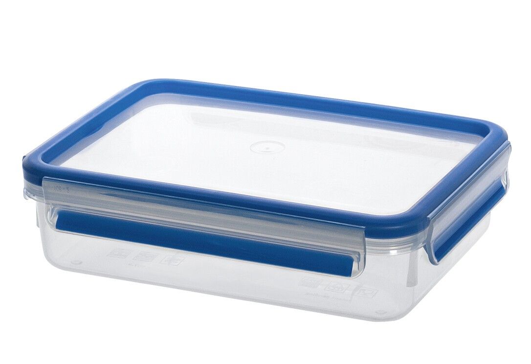 Rechteckige Frischhaltedose mit blauem Deckel und Clips. Transparenter Behälter.