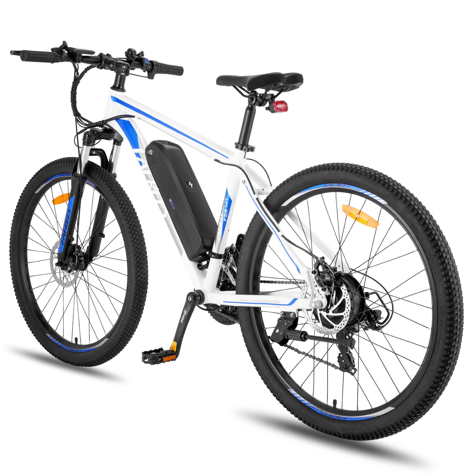 Weißes E-Mountainbike mit blauen Akzenten. Schwarze Reifen, Sattel und Lenker. Akku am Rahmen.