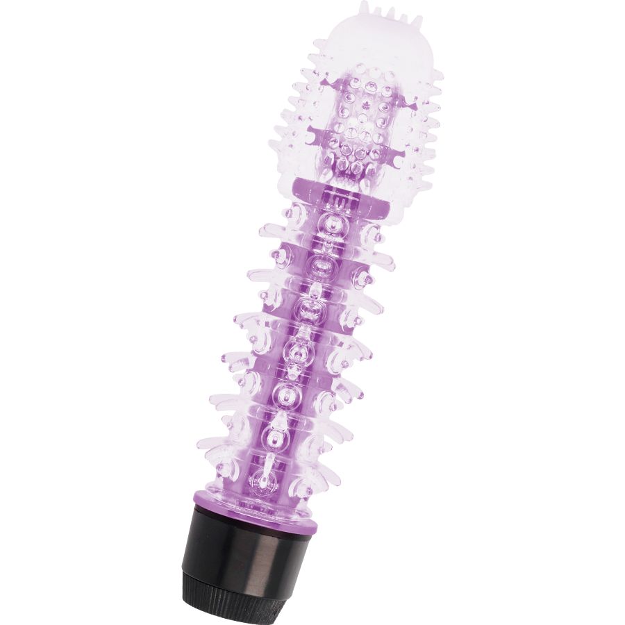 Lila Vibrator mit Reiznoppen. Schwarzer Sockel. Transparente, geriffelte Oberfläche. Auf weißem Hintergrund.
