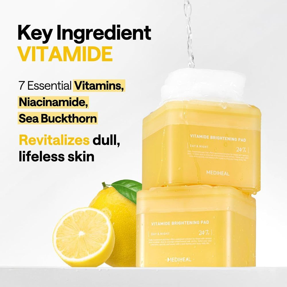 Zwei gelbe Dosen mit der Aufschrift Vitamide Brightening Pad. Zitronen und Text: Key Ingredient VITAMIDE, 7 Essential Vitamins.