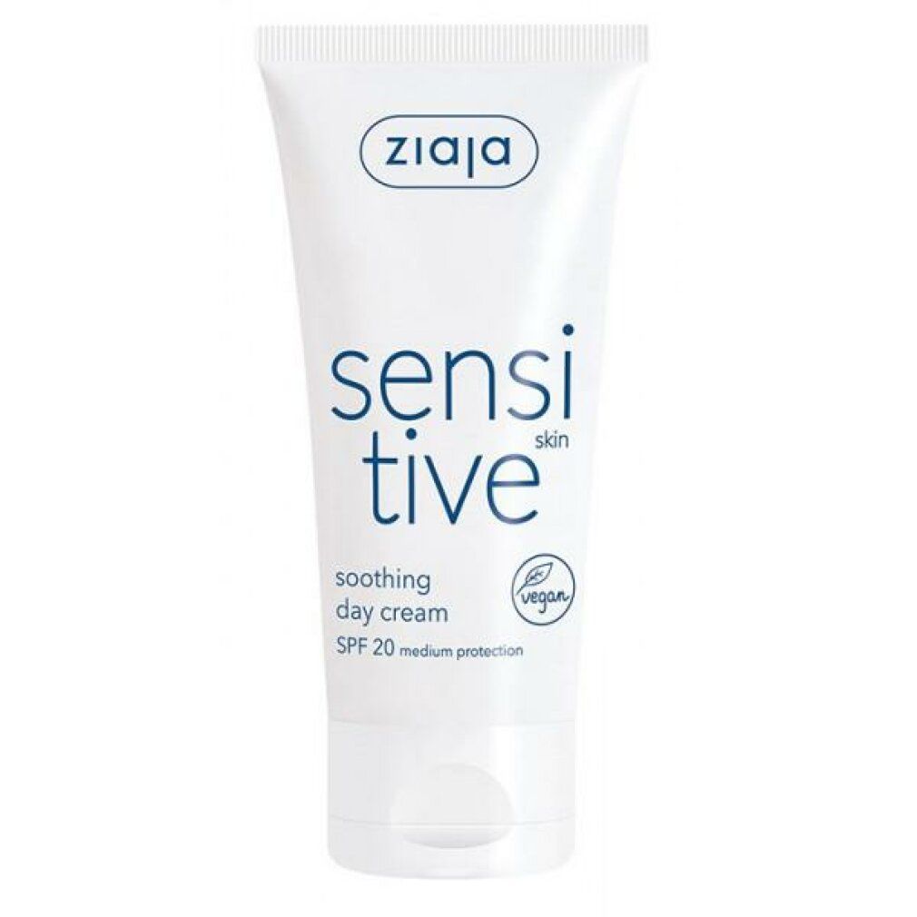 Weiße Tube mit blauem Schriftzug "sensitive" und "Ziaja" Logo. Enthält "soothing day cream" und "SPF 20". Vegan-Siegel.