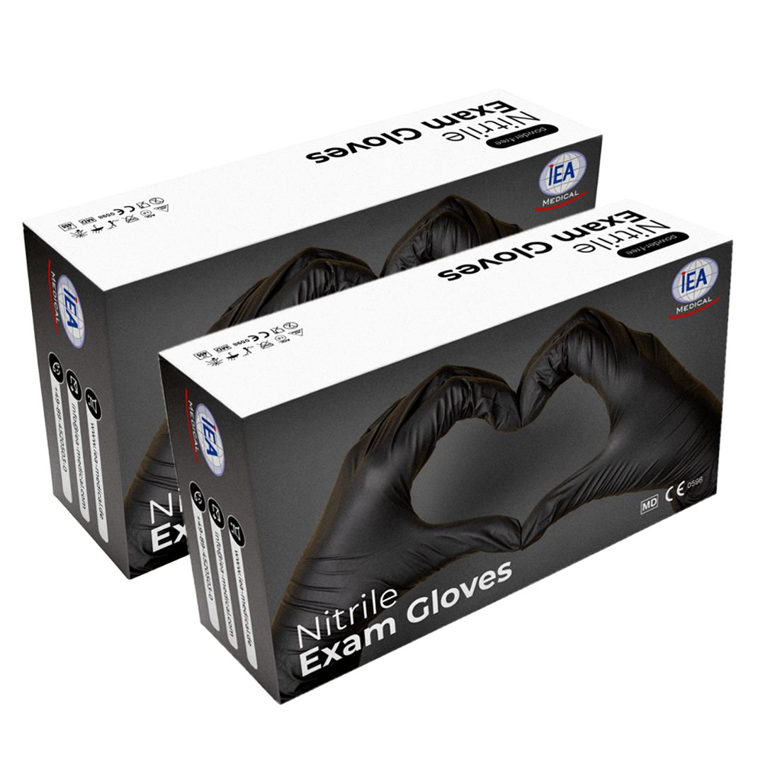 Zwei Kartons IEA Medical Nitrilhandschuhe. Schwarze Handschuhe auf der Verpackung. Logo IEA Medical.