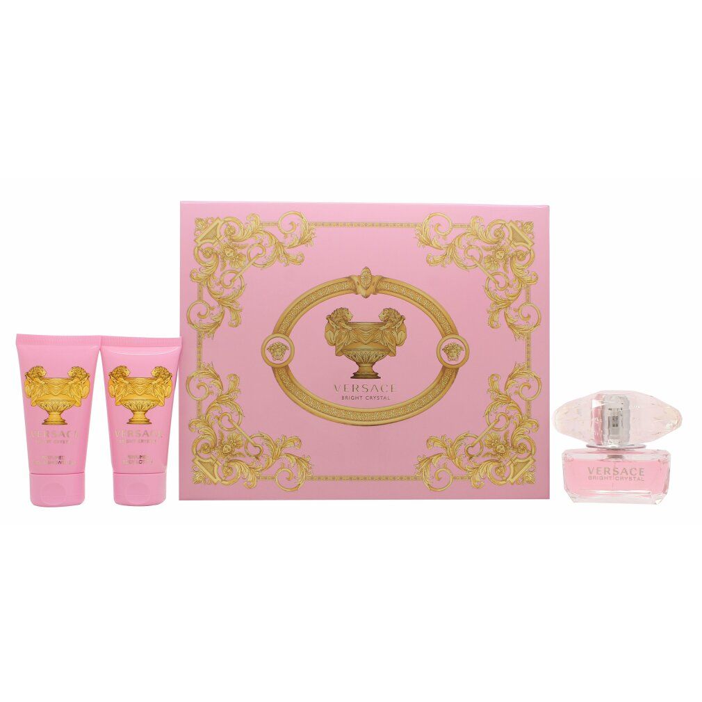 Geschenkset mit rosa Verpackung. Enthält zwei Tuben, eine Flasche und eine Schachtel mit goldenen Verzierungen und dem Markennamen.