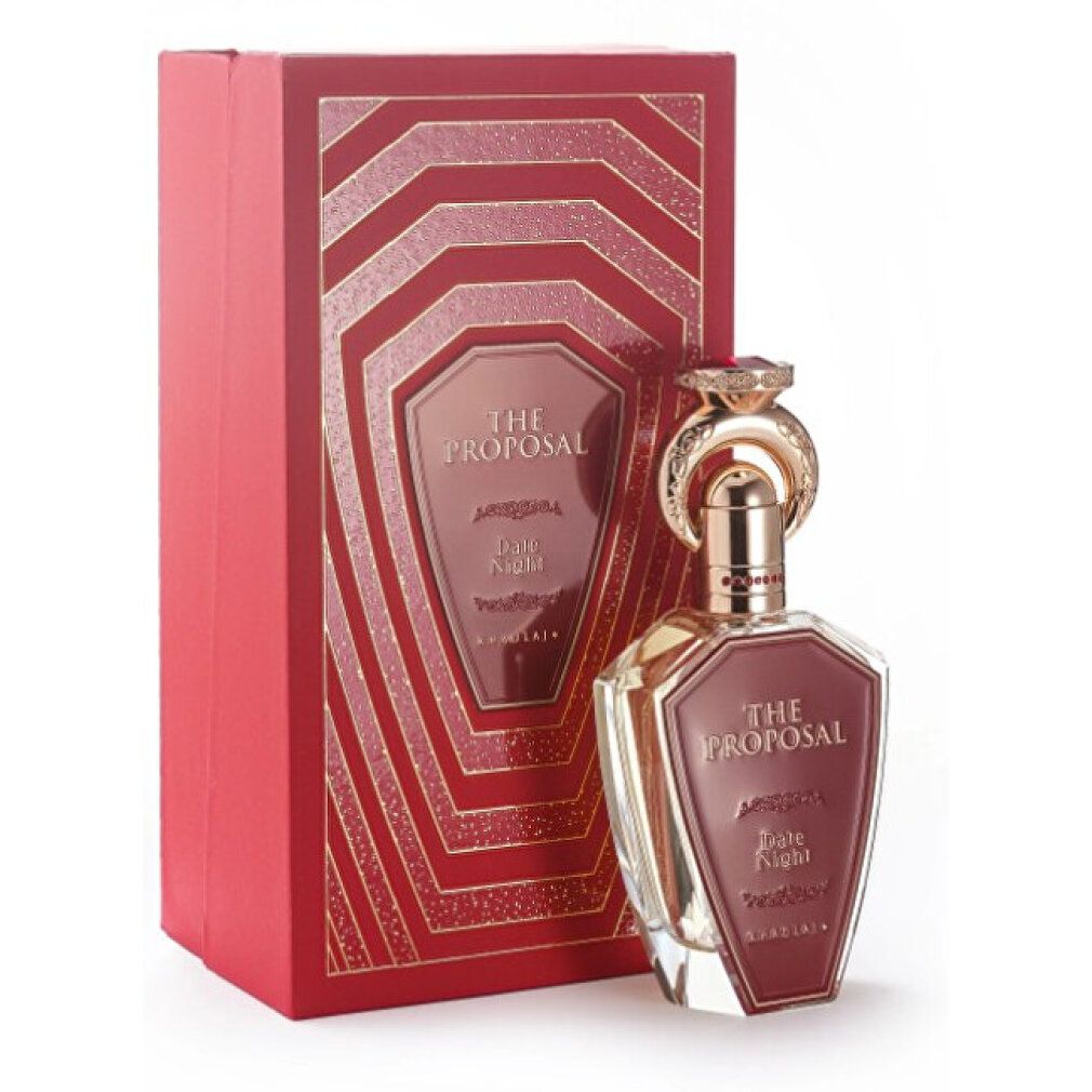 Parfümflakon und Verpackung. Der Flakon hat ein rotes Etikett mit goldener Schrift "THE PROPOSAL Date Night".