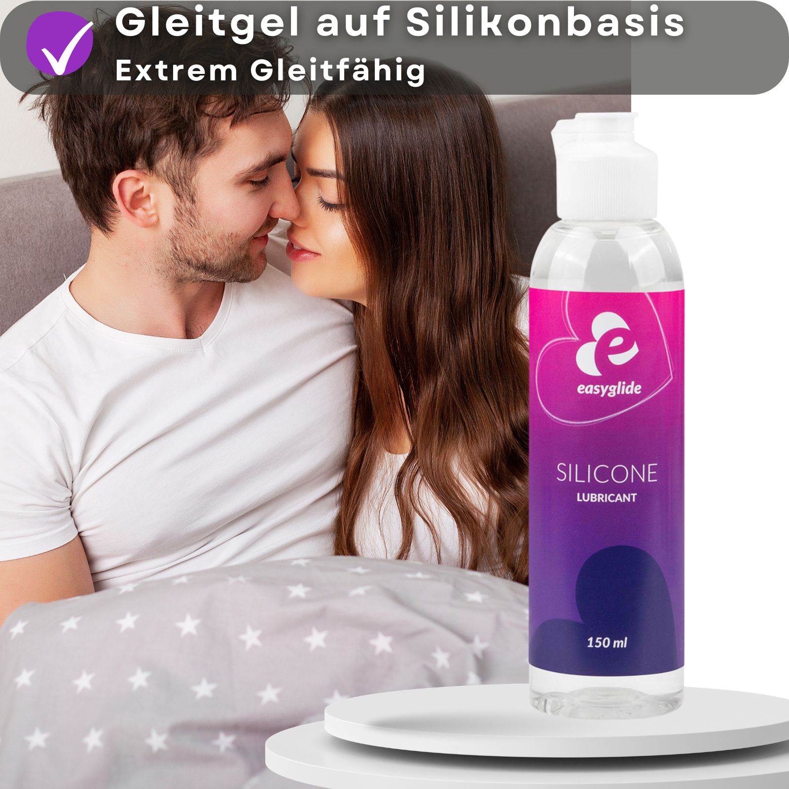 Flasche mit weißem Deckel. Aufdruck: easyglide, SILICONE LUBRICANT, 150 ml. Farbverlauf von Pink nach Lila. Paar.