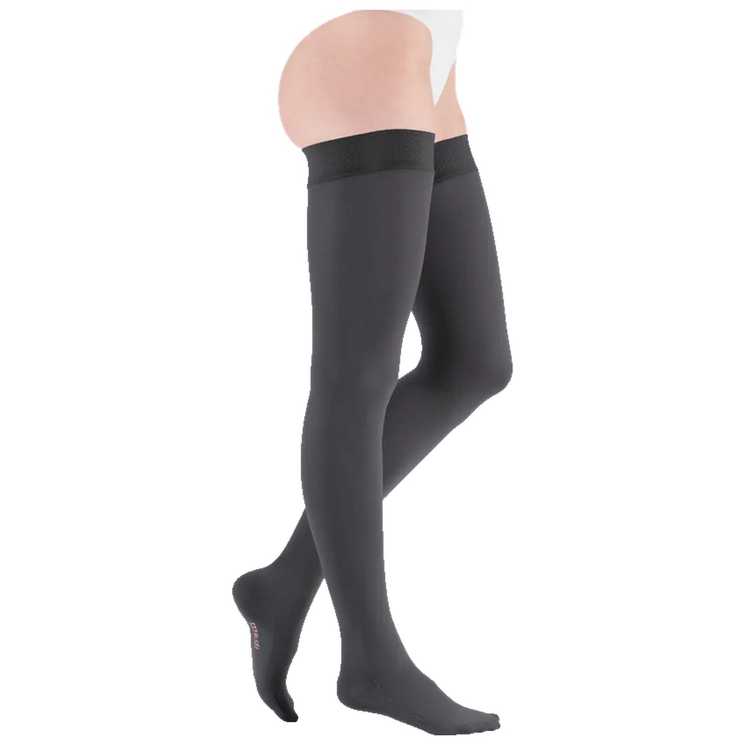 Kompressionsstrümpfe, grau, bis zum Oberschenkel reichend. Schwarzer Abschlussbund. Auf weißem Hintergrund.