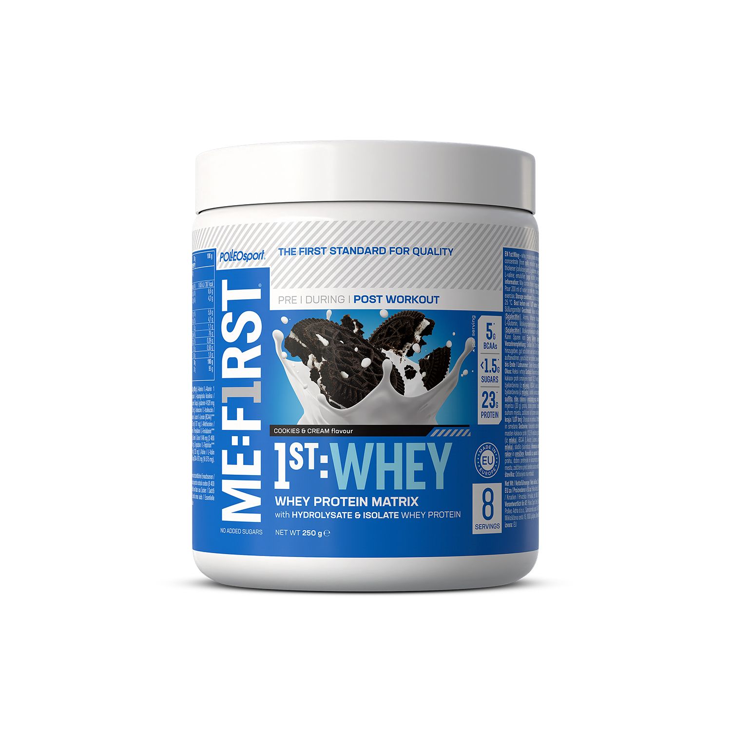 Weißes Proteinpulver-Behälter mit blauem Etikett. Aufschrift: ME:FIRST 1ST:WHEY. Abbildung von Keksen und Milch. Enthält 8 Portionen.