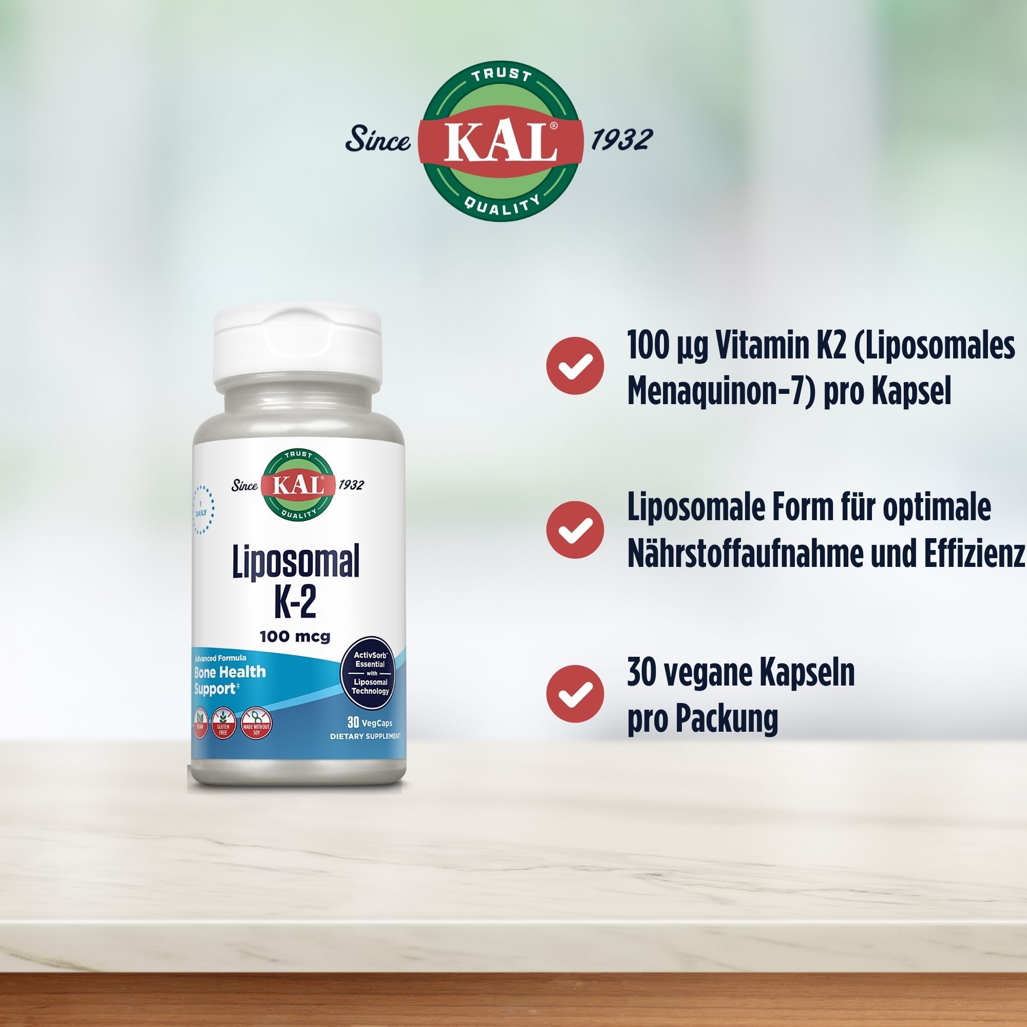 Eine Flasche KAL Liposomales K-2 100 mcg. Aufschrift: 100 mcg Vitamin K2. 30 vegane Kapseln. Liposomale Form. Grüne und rote Akzente.