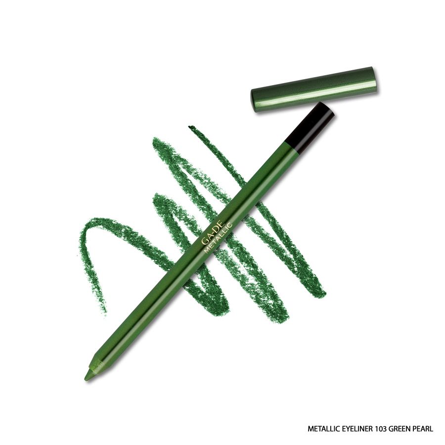 Grüner Metallic-Eyeliner mit geöffneter Kappe und Strich. Schwarze Spitze, grüne Hülse. Marke: Ga-De Metallic.