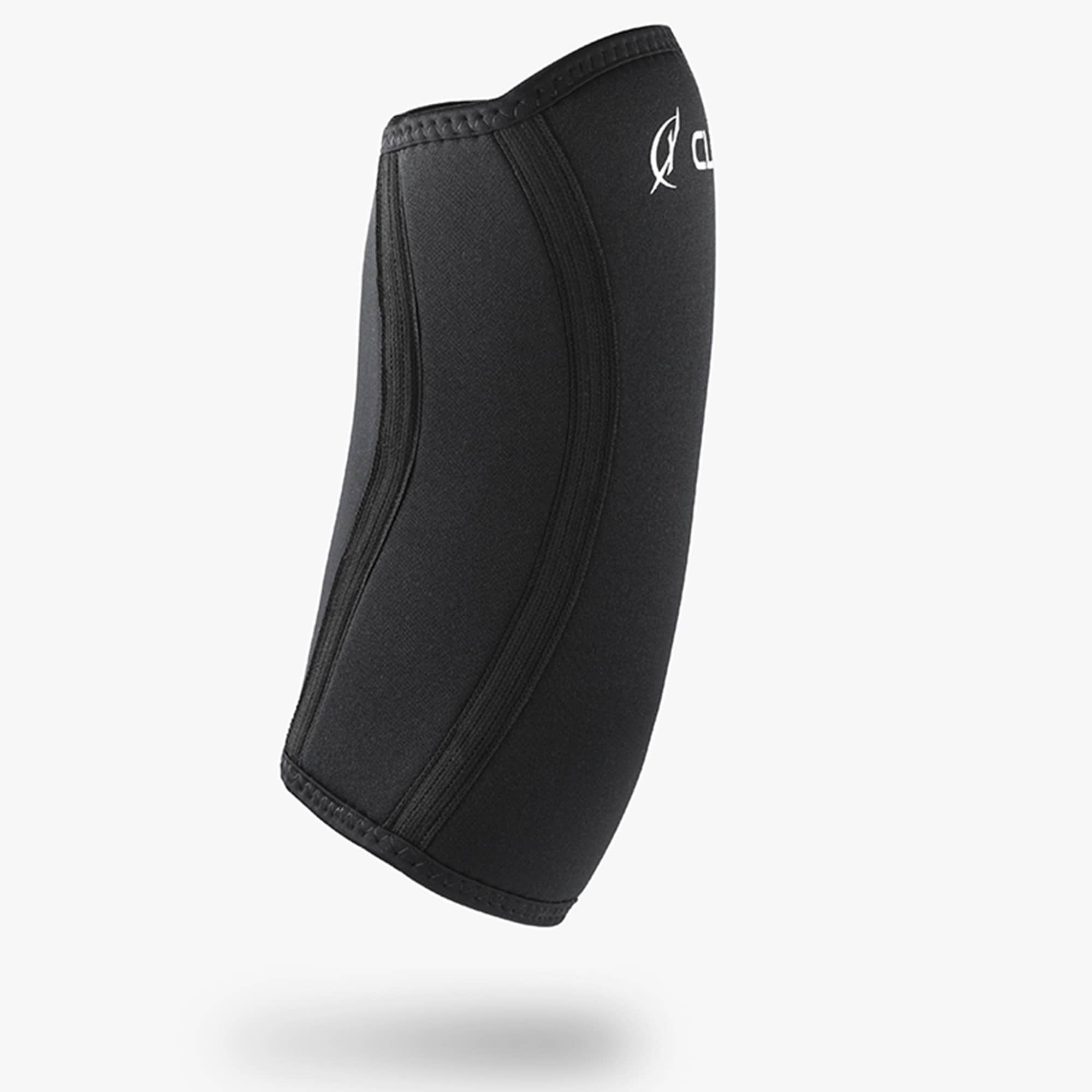 Schwarze Kniebandage, leicht angewinkelt. Elastisches Material mit Nähten. CLIMAQX Logo sichtbar.