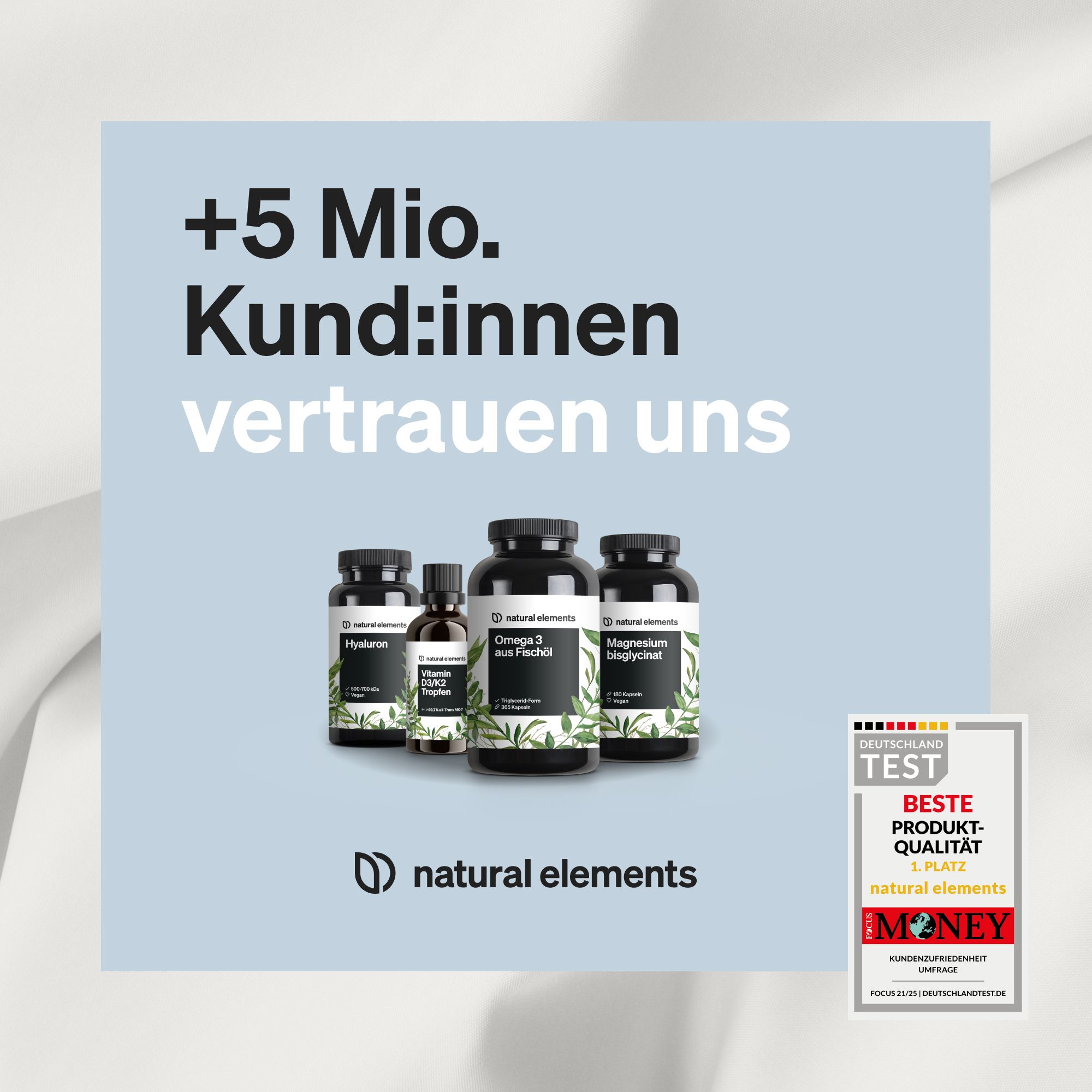 Mehrere Flaschen auf blauem Hintergrund. Text: +5 Mio. Kund:innen vertrauen uns. Auszeichnung: Beste Produkt-Qualität.