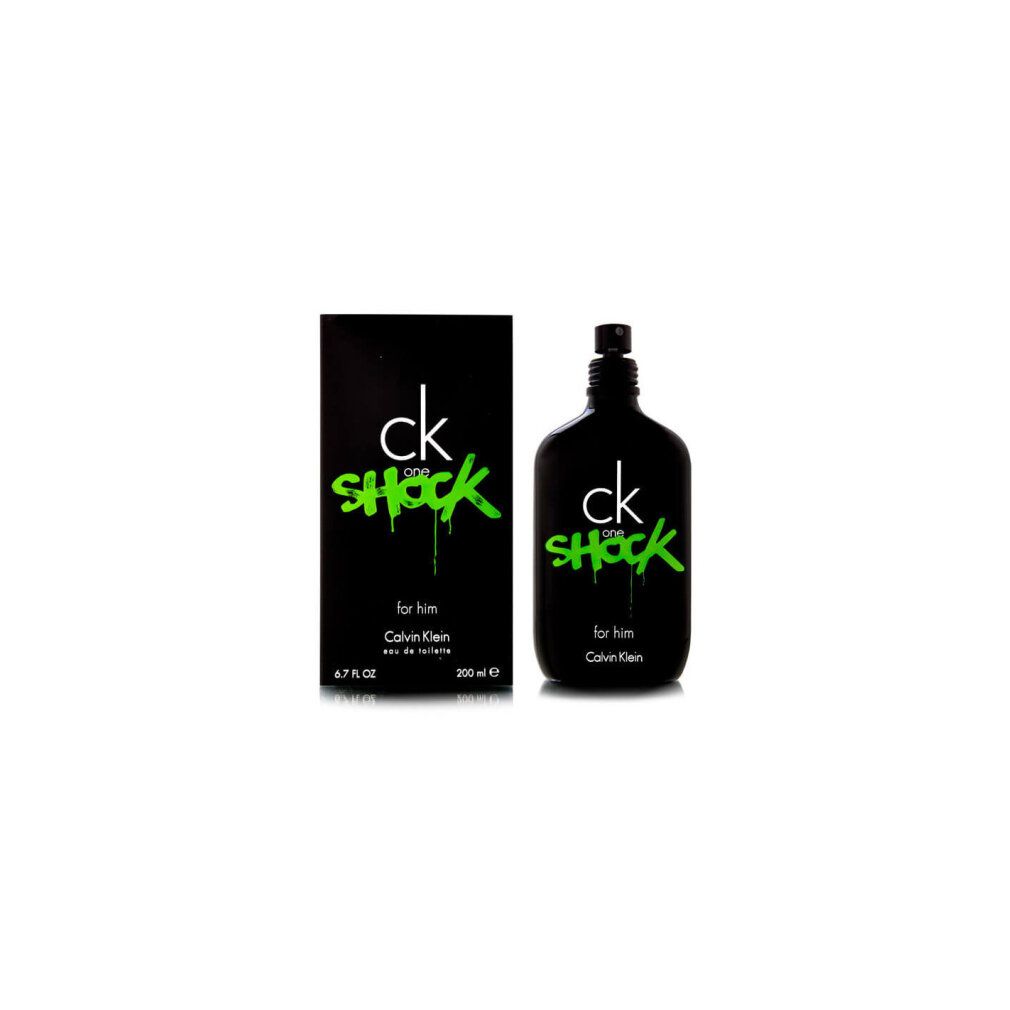 Schwarze Flasche und Schachtel mit grünem "SHOCK"-Schriftzug. "ck one", "for him" und Calvin Klein sind sichtbar.