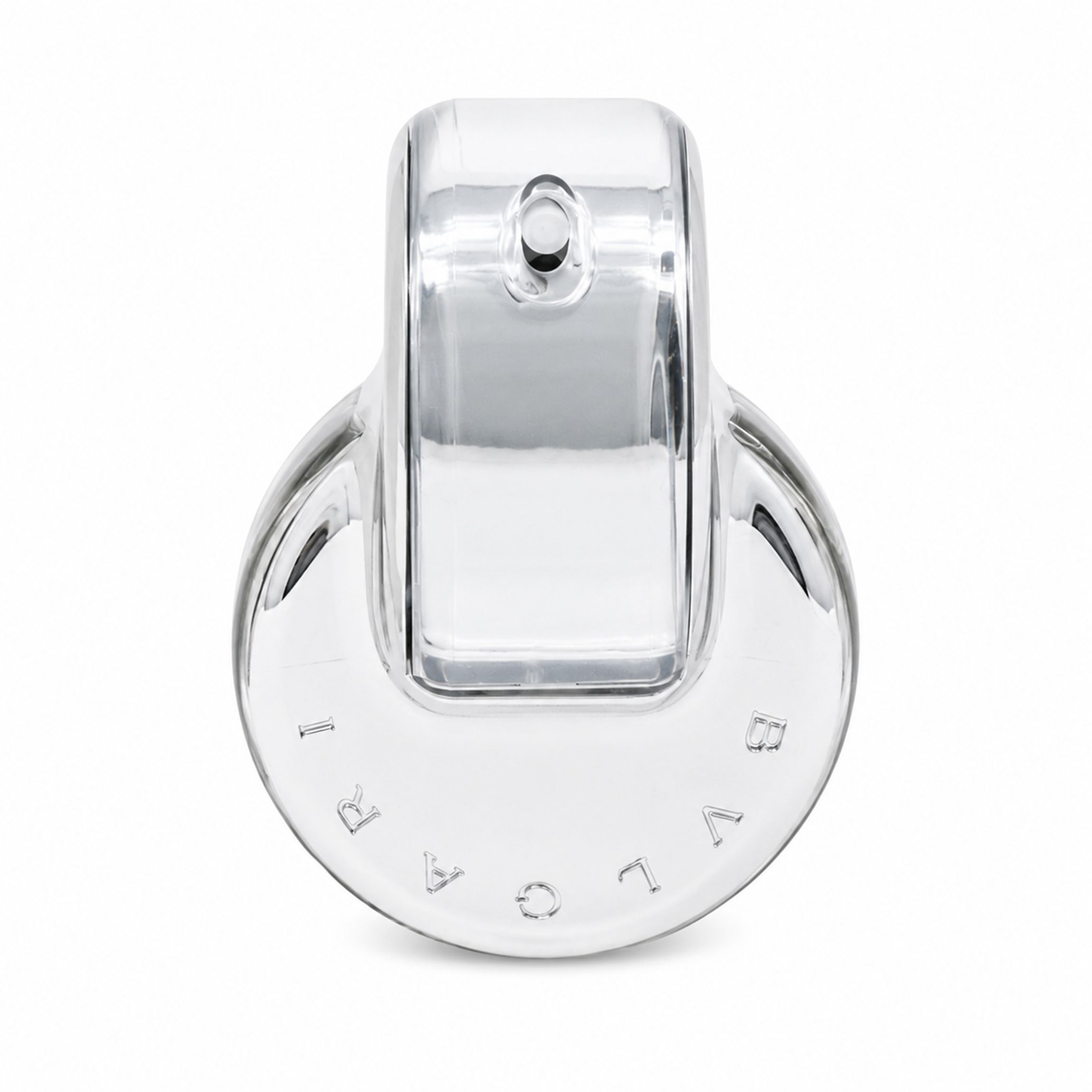 Nahaufnahme des Flakons. Der Flakon ist transparent und rund mit dem Schriftzug BVLGARI.