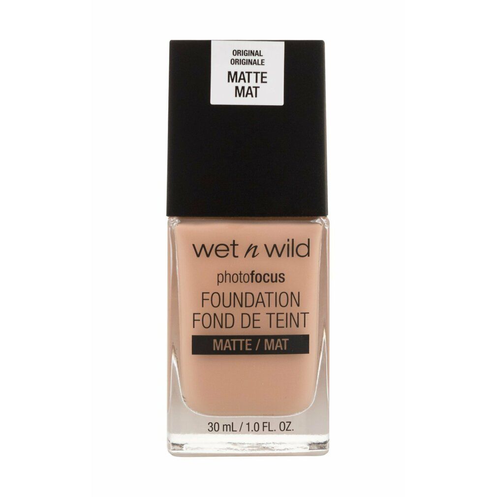 Wet n Wild Photofocus Foundation Matte. Flasche mit schwarzem Deckel. Beige Foundation.