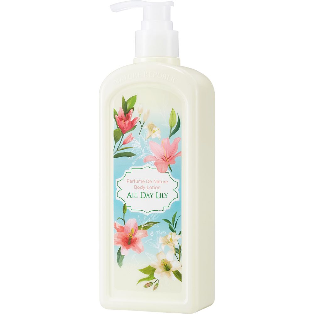 Beige Lotion-Flasche mit floralem Design und Pumpverschluss. Aufschrift: Perfume De Nature All Day Lily Body Lotion.
