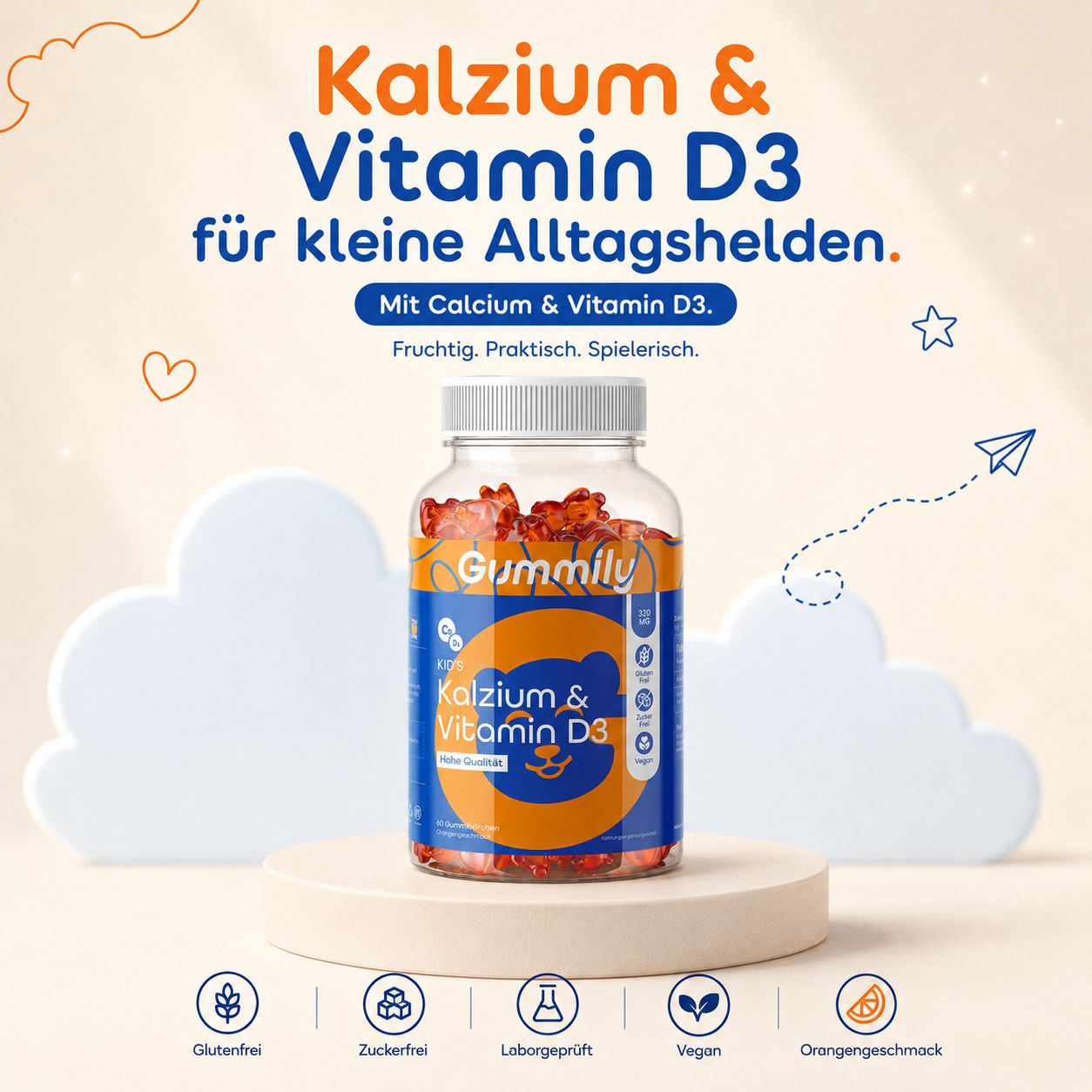 Gummily Kalzium & Vitamin D3 Flasche auf Podest. Wolken und Sterne im Hintergrund.