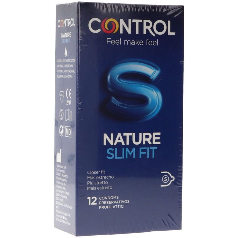 Dunkelblaue Schachtel "CONTROL NATURE SLIM FIT" mit 12 Kondomen. Marke "CONTROL".