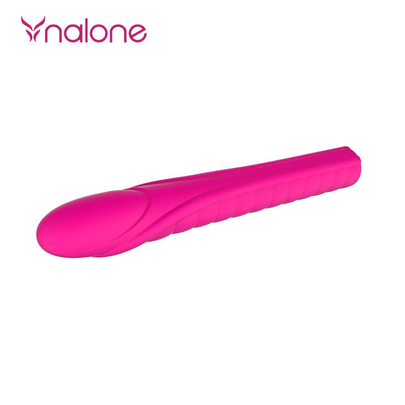 Pinkfarbener Vibrator mit geschwungener Form. Das Produkt hat eine abgerundete Spitze und eine längliche Form.