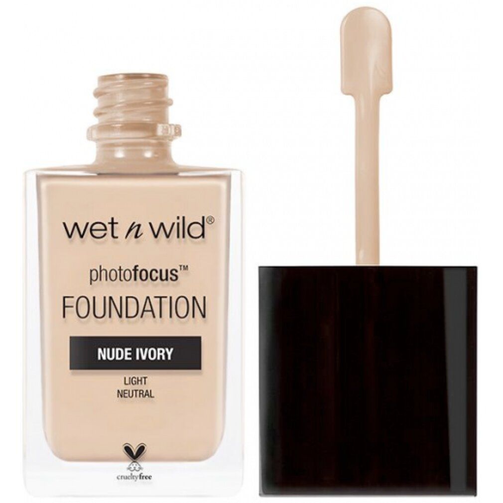 Flüssige Foundation mit Applikator. Farbton Nude Ivory. Marke Wet n Wild, Photofocus.