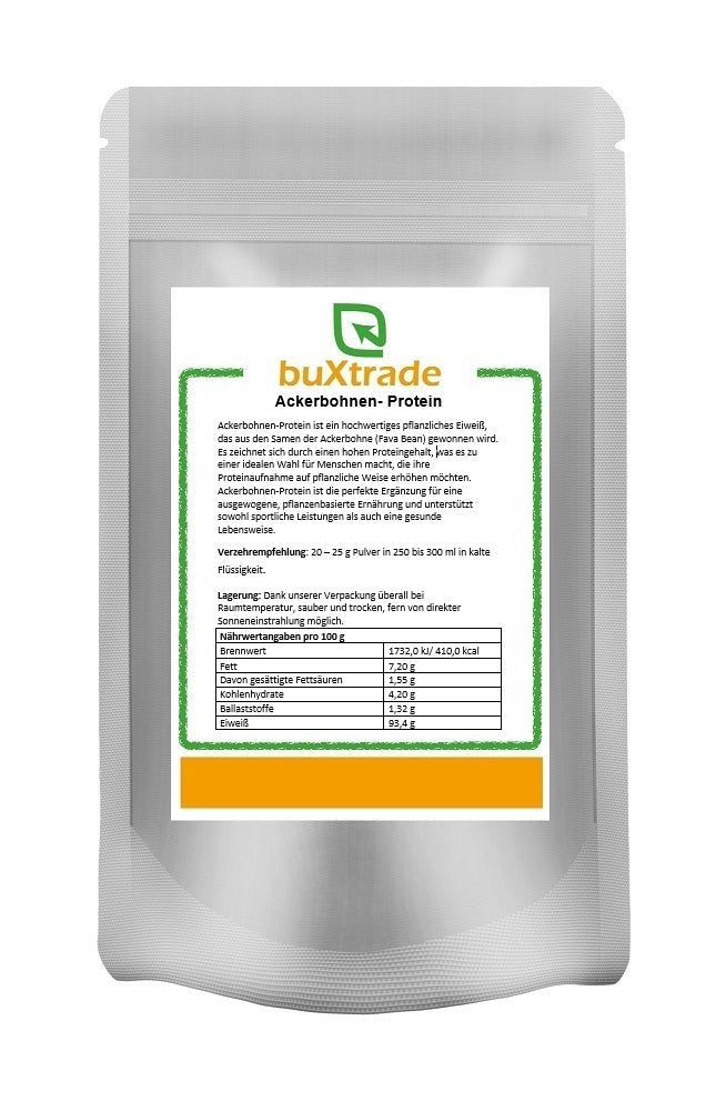 Beutel mit Etikett. Aufschrift: buXtrade Ackerbohnen-Protein. Nährwerttabelle. Grün umrandetes Etikett.