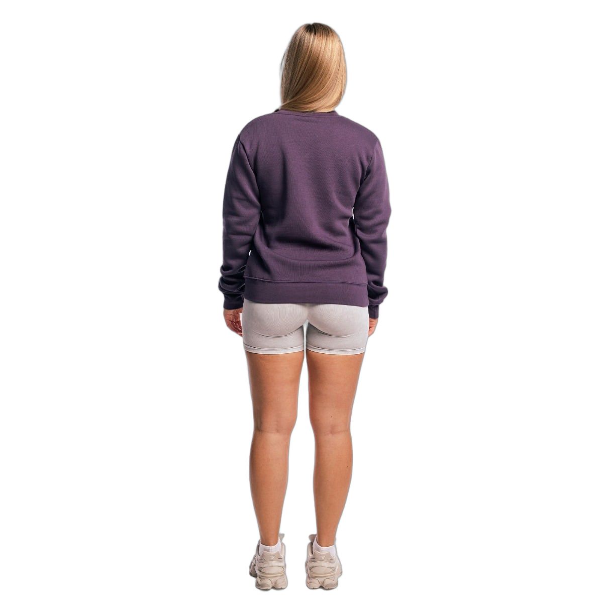 Rückansicht Damen Pullover in Obsidian, mit kurzer Hose.