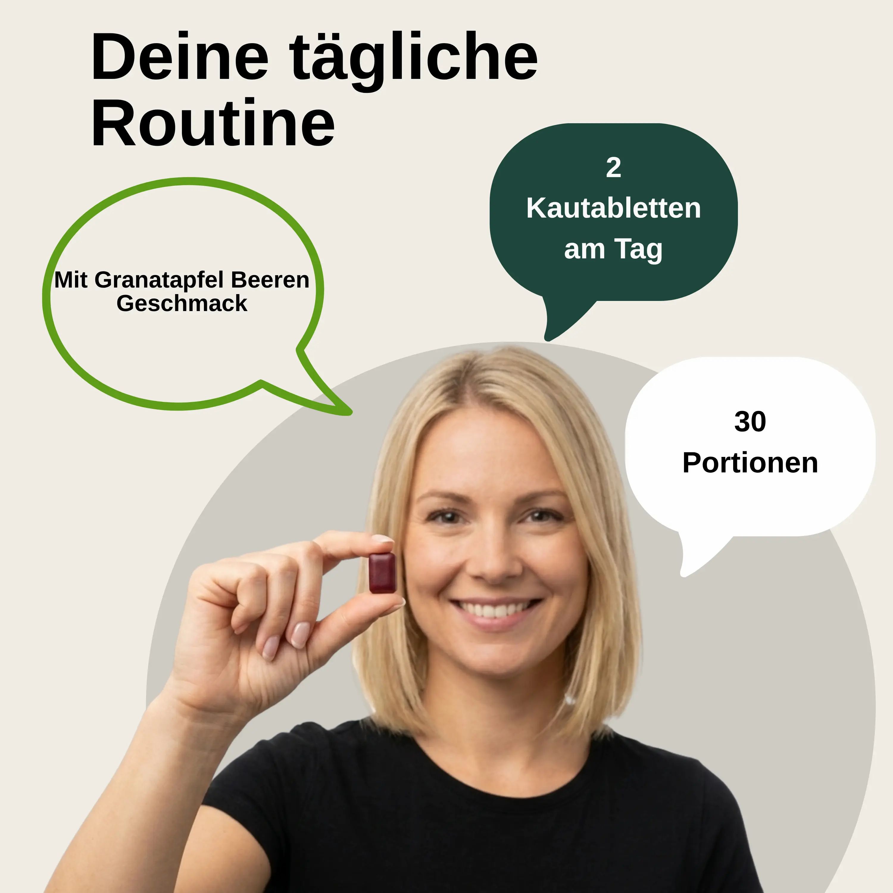 Frau hält Vita Elements Rote Bete Kautablette. Granatapfel-Beeren-Geschmack. Täglich 2 Kautabletten, 30 Portionen.