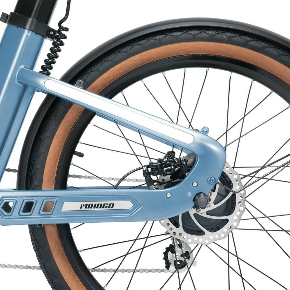 Blaues E-Bike-Hinterrad mit braunem Reifen. Scheibenbremse und MIHOGO-Logo. Schwarze Speichen.