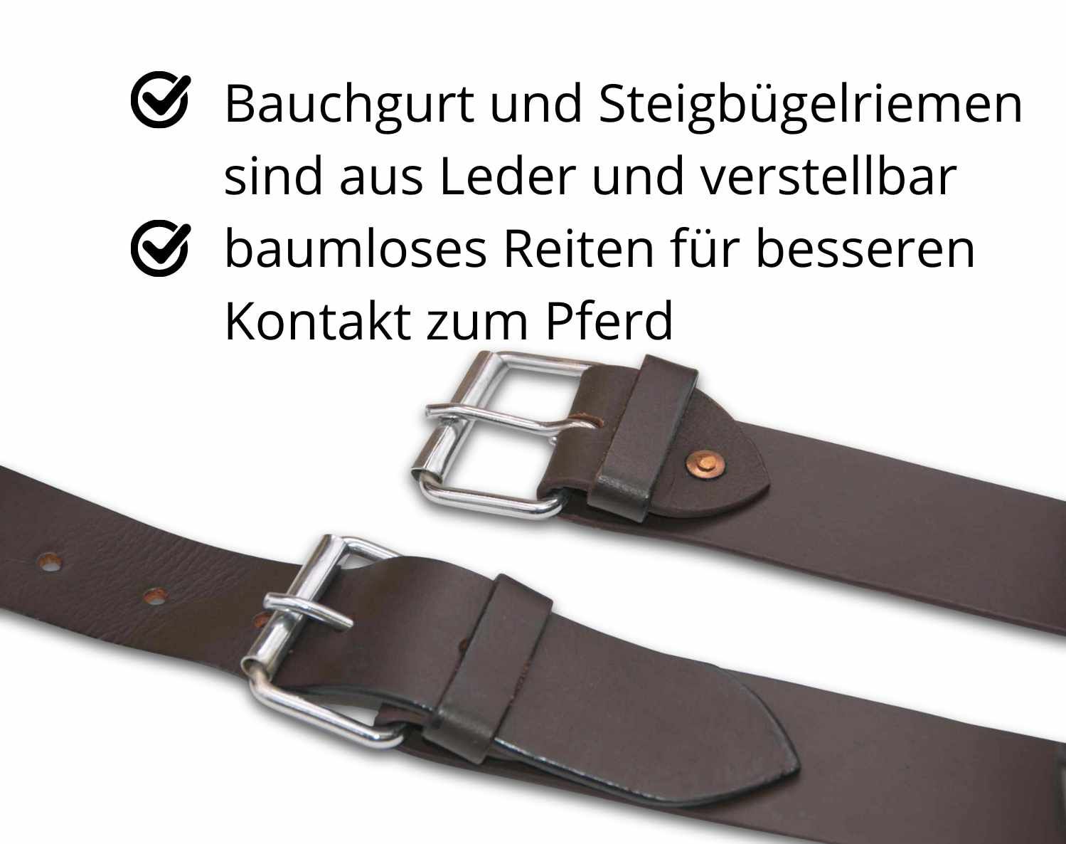 Nahaufnahme von Ledergurten mit Schnallen. Text: Bauchgurt und Steigbügelriemen sind aus Leder und verstellbar.