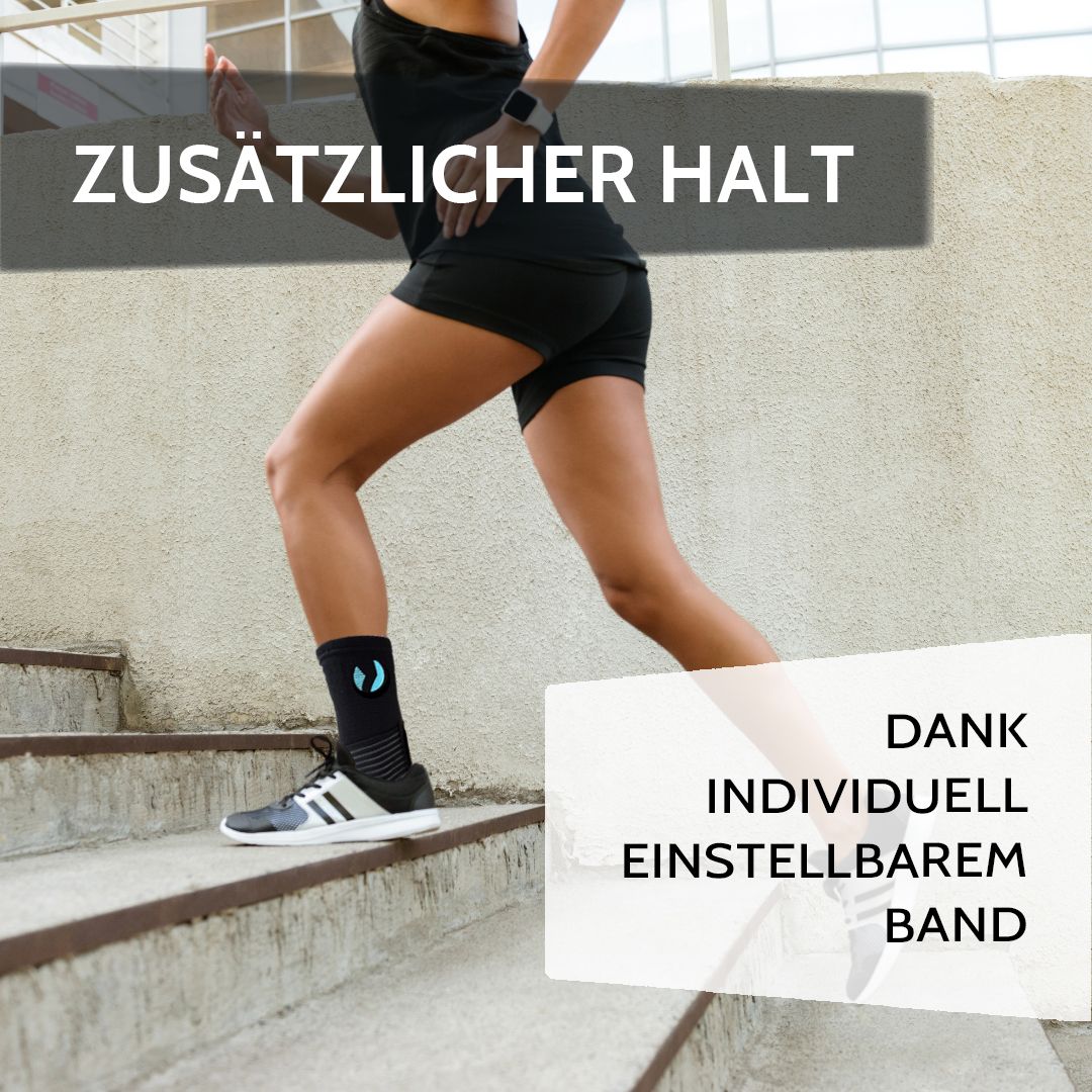 Person mit Sprunggelenkbandage beim Treppensteigen. Text: Zusätzlicher Halt, dank individuell einstellbarem Band.