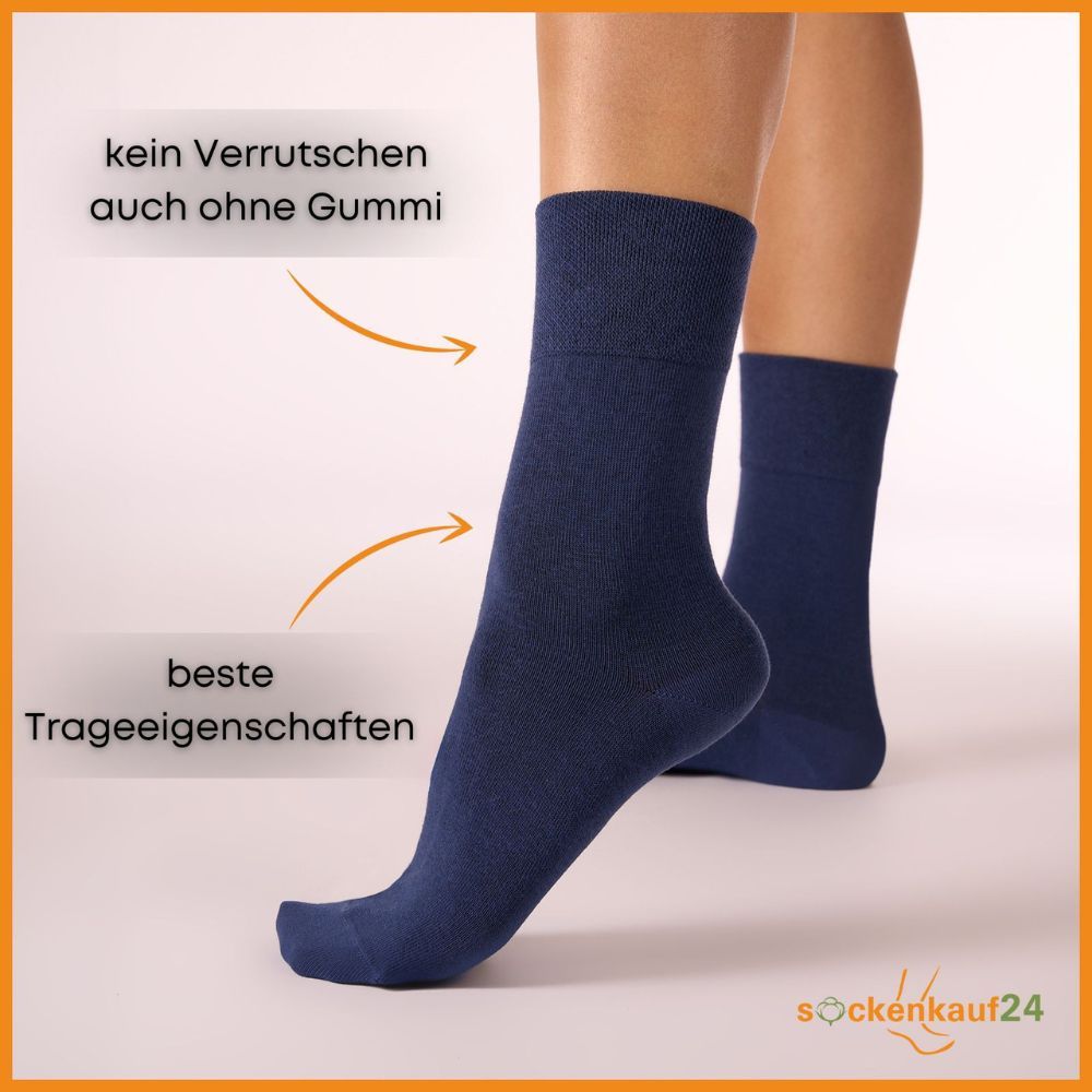 Blaue Diabetiker Socken am Bein. Text: Kein Verrutschen auch ohne Gummi, beste Trageeigenschaften. Marke: sockenkauf24.