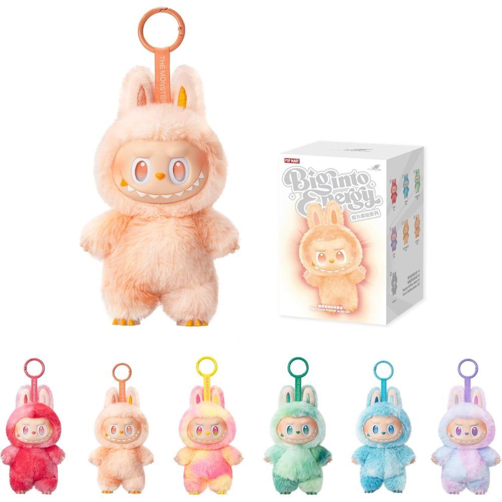 Figur mit Anhänger und Verpackung. Mehrere Figuren in verschiedenen Farben mit Anhänger.