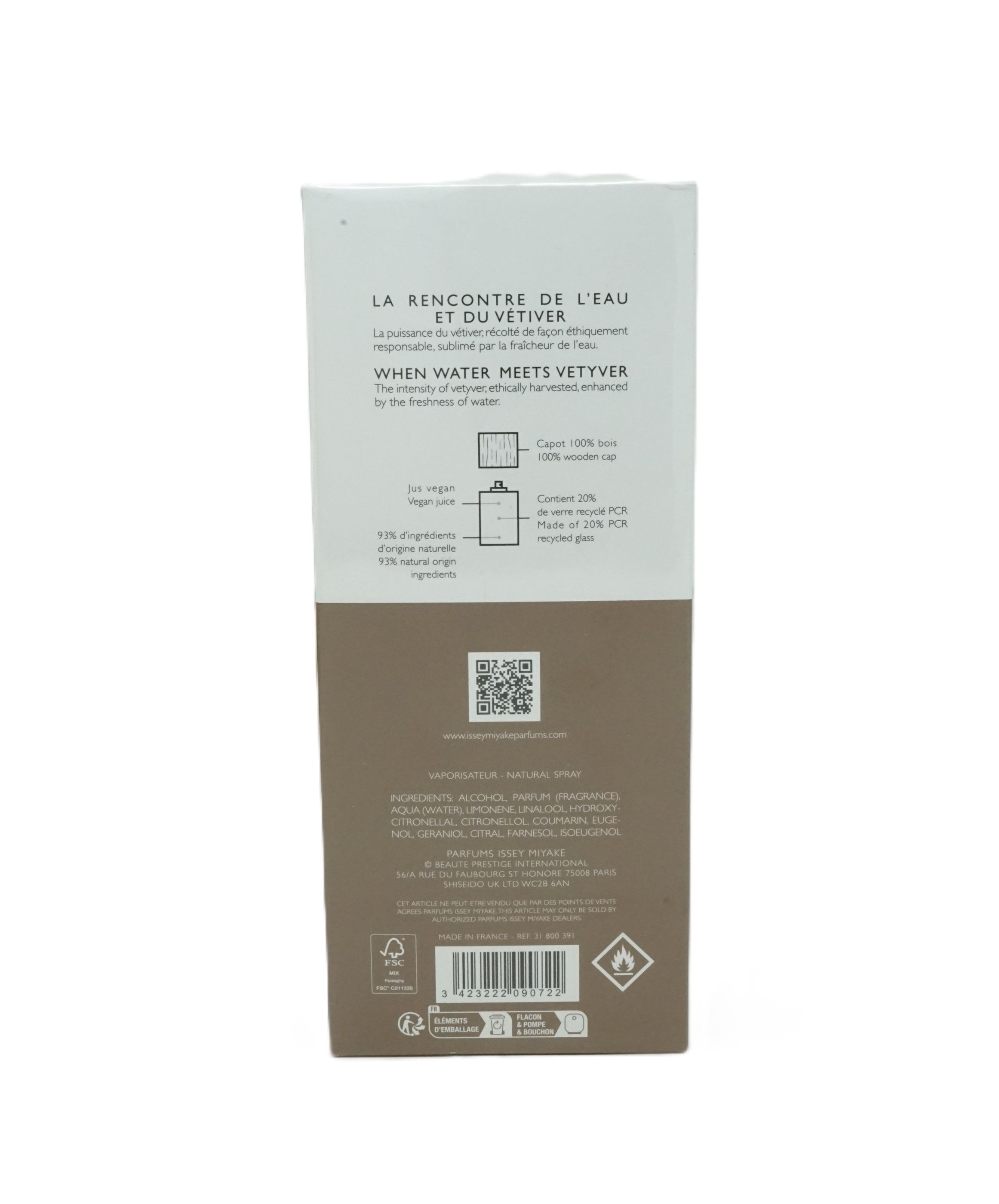 Verpackung mit Text. Enthält Informationen über Inhaltsstoffe und Nachhaltigkeit. QR-Code und Logos.